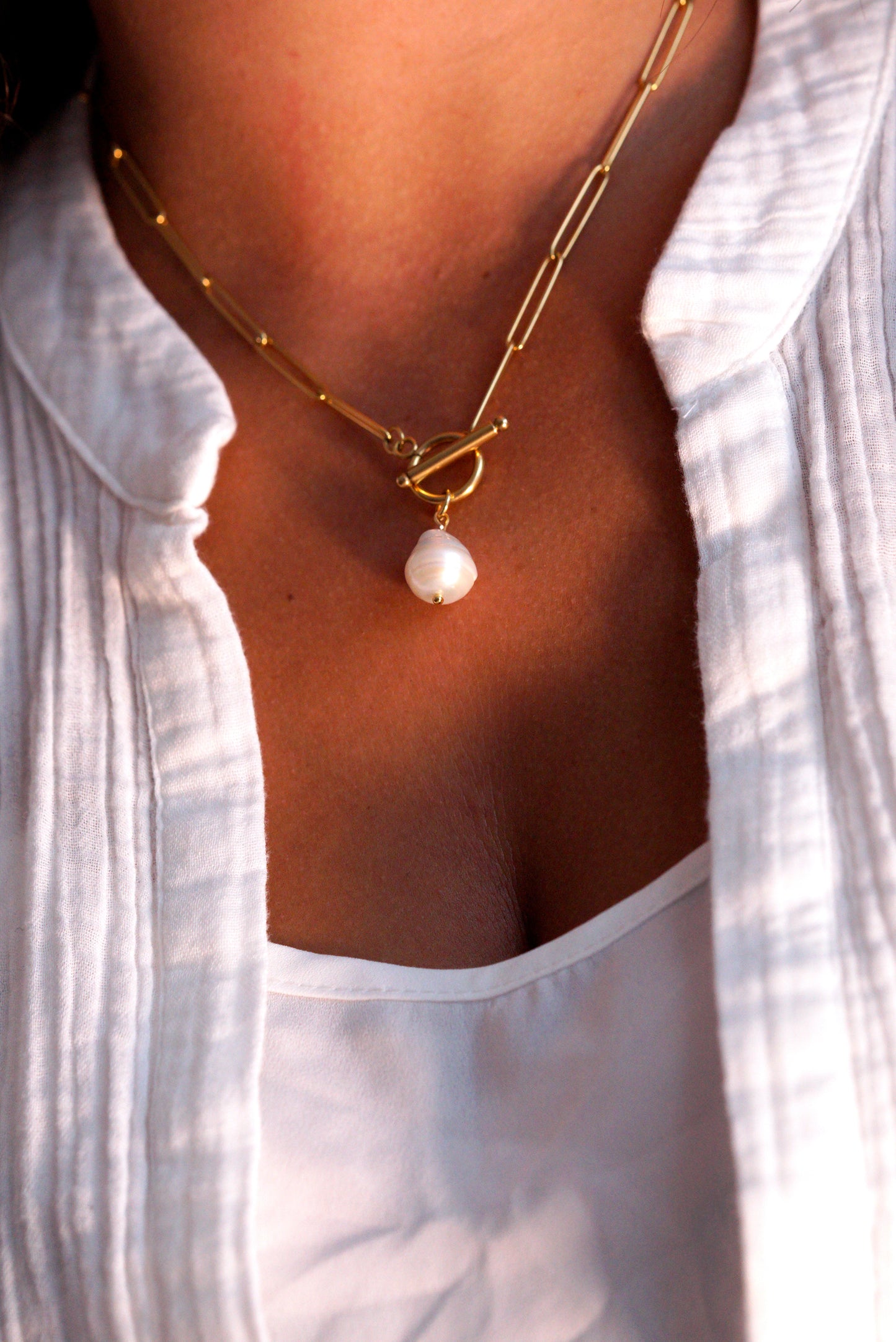 Minimal Paperclip Chain Pearl Necklace