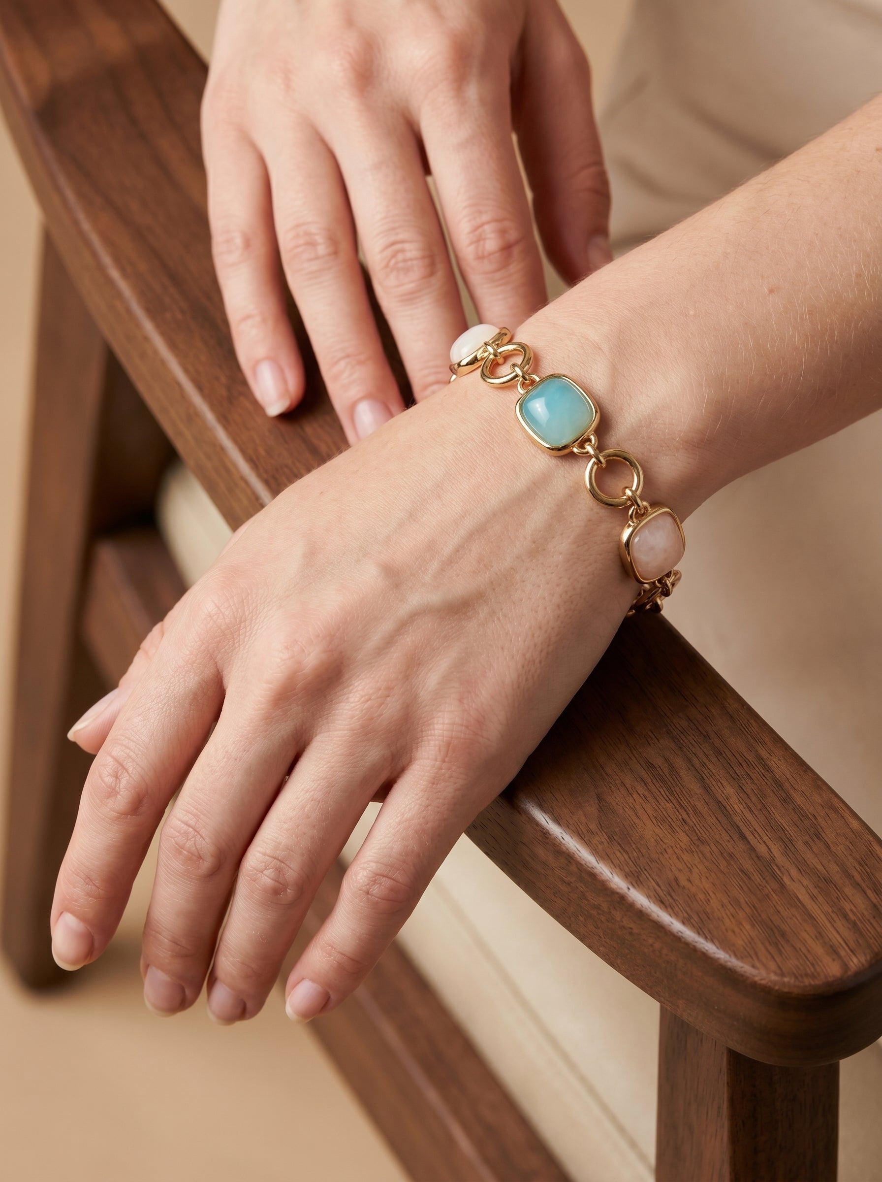 Tri-stones gold bracelet with interlocking chain and circular clasp — StoneCraft Jewellery