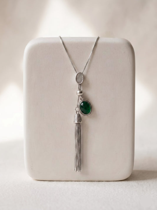 StoneCraft Jewellery Green Agate Silver Tassel Lariat Necklace displayed on white jewellery stand