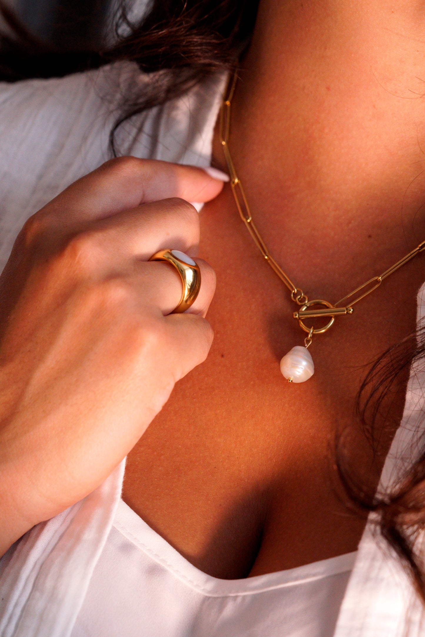 Minimal Paperclip Chain Pearl Necklace